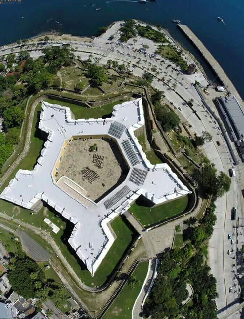 We Hotel Acapulco, Puntos de intres